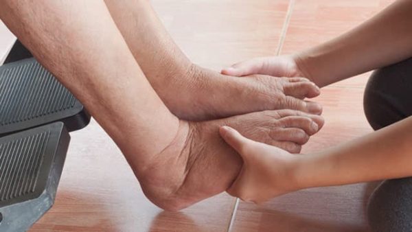 descalza-portada-podologia-geriatrica-mv